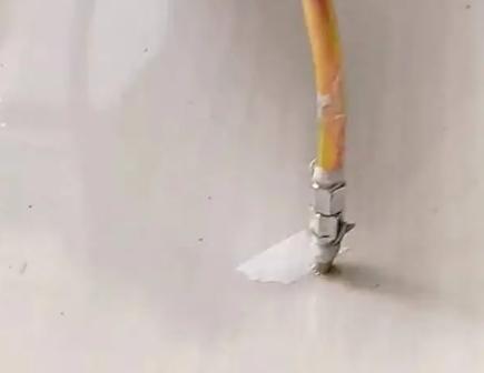 封开瓷砖空鼓维修公司专业解答在瓷砖铺贴过程中，如果使用的砂料过粗（如全部使用了粗砂），可能会导致以下问题
